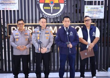 Polri Mengumumkan Penerbitan Red Notice untuk M. Riza Chalid
