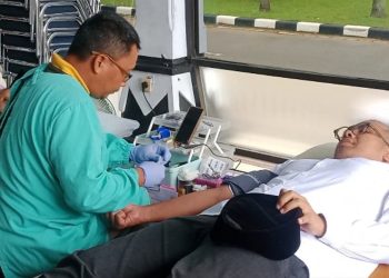 Bupati Batang Donorkan Darah di Peringatan Satu Abad NU Jateng