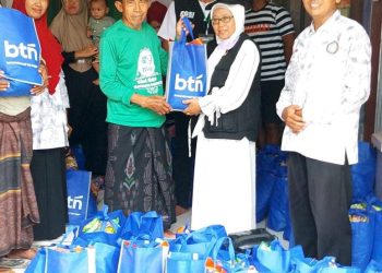 Khitan Massal dan Pembagian Sembako di Demak