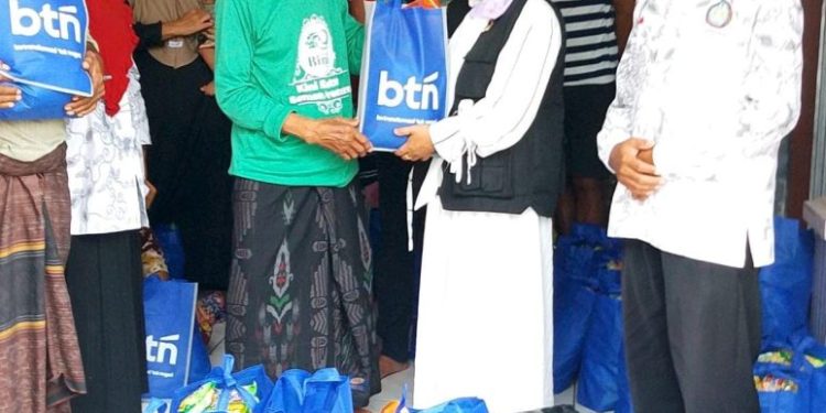 Khitan Massal dan Pembagian Sembako di Demak