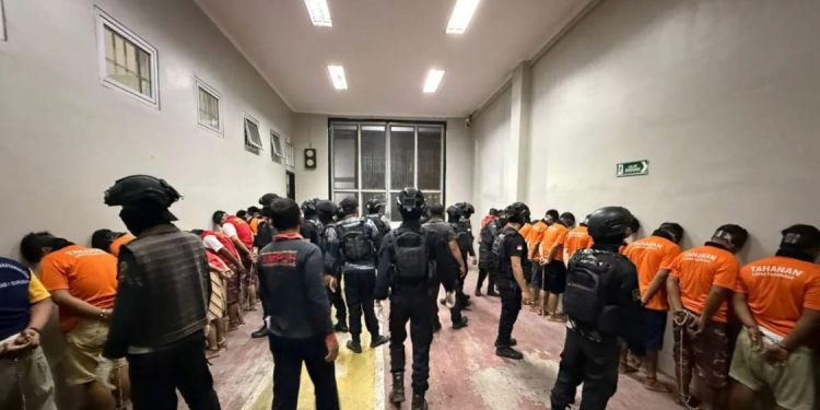 Pemindahan 61 Narapidana Risiko Tinggi ke Nusakambangan oleh Ditjen Pas