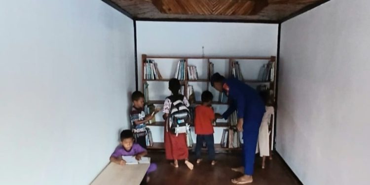 Ditpolairud Kalteng Dorong Pendidikan dengan Fasilitas Belajar di Bantaran Sungai