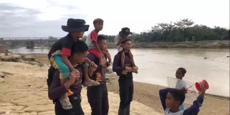 Taruna Akpol Laksanakan Trauma Healing di Aceh Tamiang, Anak-Anak Sambut dengan Gembira
