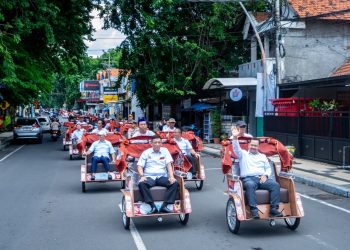 Presiden Prabowo Distribusikan 200 Becak Listrik untuk Lansia di Gresik