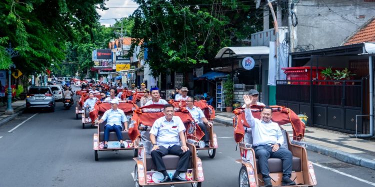 Presiden Prabowo Distribusikan 200 Becak Listrik untuk Lansia di Gresik