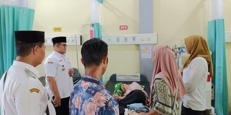 Pemkab Sambas Tinjau Kualitas Layanan RSUD Teluk Keramat