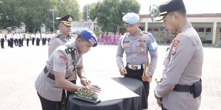 Serah Terima Jabatan Wakapolres Sumenep Dorong Peningkatan Kinerja Polri
