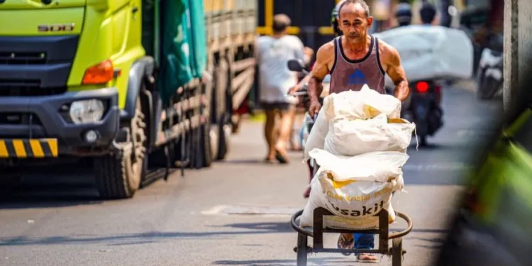 Ekonom UGM Soroti Perlunya Perlindungan bagi Pekerja Informal