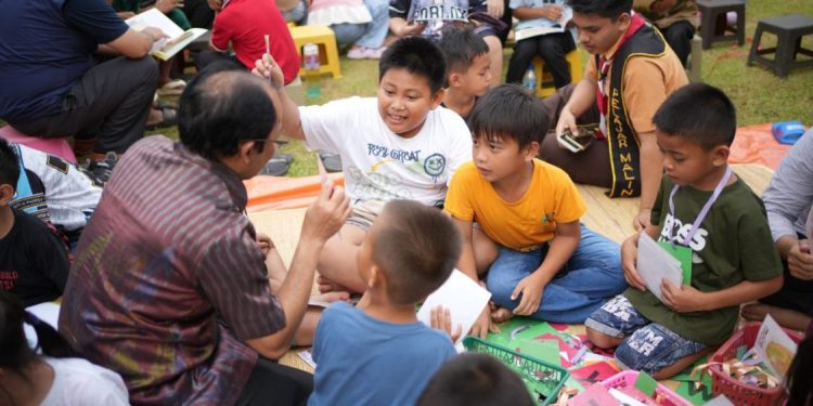 TBM Cerdas Ceria di Kuala Lapang Menarik Perhatian Balai Bahasa