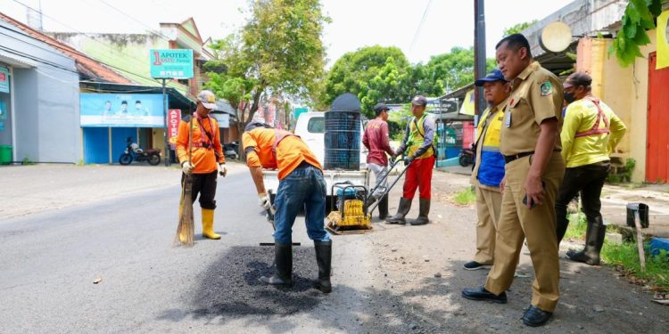 Pemkab Banyuwangi Perbaiki 150 Titik Jalan Menjelang Lebaran