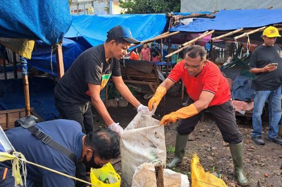 Ratusan ASN Belu Lakukan Aksi Bersih di Pasar Baru Atambua