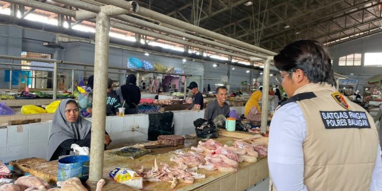 Satgas Saber Polres Balangan Lakukan Inspeksi Mendadak di Pasar Adaro