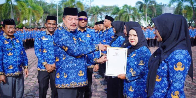Bupati Nagan Raya Resmi Serahkan SK untuk 2.150 PPPK Paruh Waktu