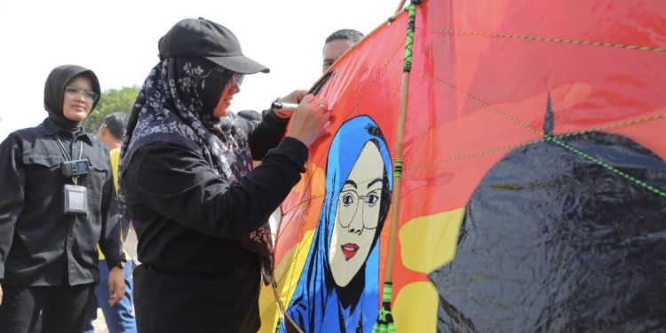 Festival Layangan Siak Angkat Permainan Tradisional dan Ekonomi Lokal