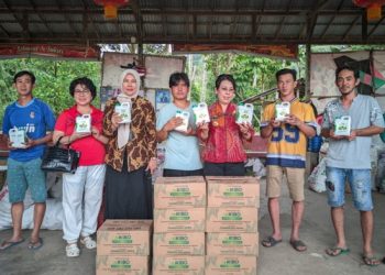 Singkawang Distribusikan 1.171 Liter Pupuk Hayati ke 15 Kelompok Tani