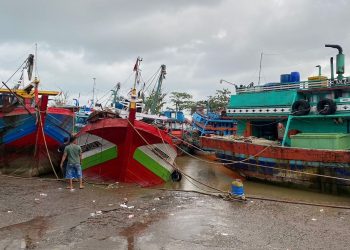 Pendangkalan Muara Sungai di Batang Hambat Aktivitas Nelayan