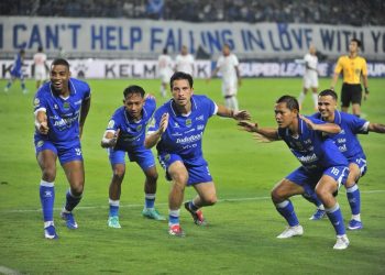 Persib Bandung Raih Kemenangan 2-0 atas Malut United di Kandang