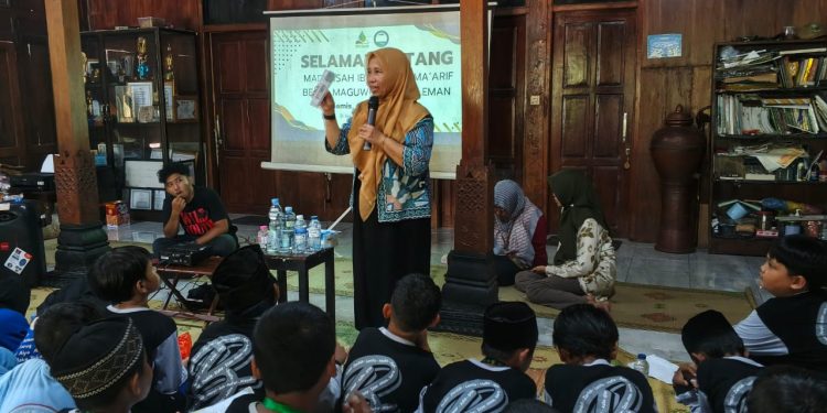 MI Ma’arif Bego Adakan Kelas Luar Ruang Edukasi Pengelolaan Air Hujan