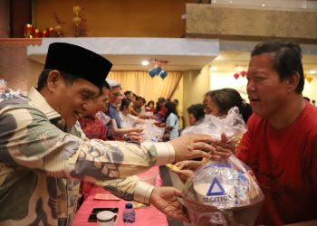 Wamenag Ajak Masyarakat Rawat Persatuan Lewat Berbagi Imlek