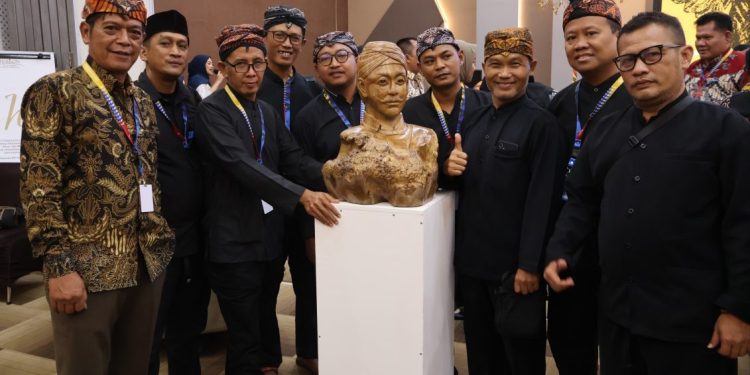 Patung Tokoh Blora Menjadi Sorotan di Dialog Kebudayaan PWI Pusat