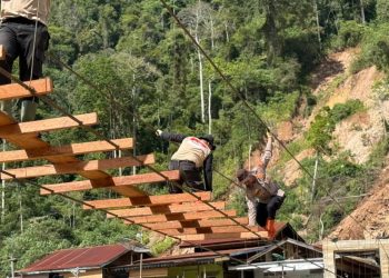 Polres Gayo Lues Rampungkan Jembatan Gantung di Dusun Begade Empat