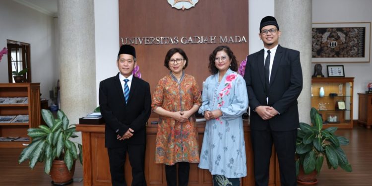 Rektor UGM Resmi Lantik Direksi Baru RSGM Prof. Soedomo