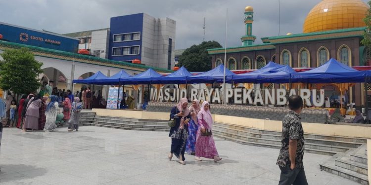 Tradisi Petang Megang di Masjid Raya Senapelan Sambut Ramadan