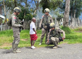 Polisi Berikan Pelayanan Kesehatan di Pedalaman Papua