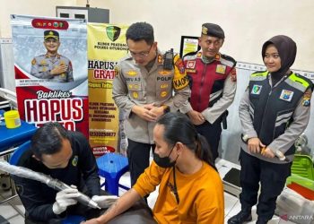 Polres Situbondo Adakan Program Hapus Tato Gratis dalam Rangka HUT ke-74 Korps Sabhara