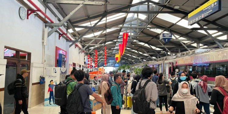 Tiket Kereta Api Daop 8 Surabaya Ludes Terjual Jelang Libur Imlek