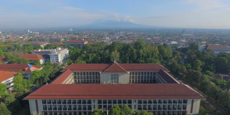 UGM Diganjar Penghargaan Universitas Terproduktif Kedua dalam Publikasi