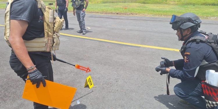 Tim Gabungan Lakukan Olah TKP Penembakan Pesawat di Bandara Koroway Batu