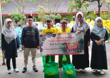 SD Muhammadiyah Pajangan 2 Bagikan 100 Paket Sembako Sambut Ramadan