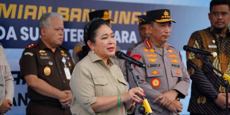 Ketua Komisi IV DPR RI Hadiri Pelepasan Bantuan 22 Kontainer untuk Korban Bencana di Sumatra