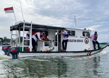 Pemasangan Smart Buoy di Tanjung Intan untuk Tingkatkan Keselamatan Pelayaran
