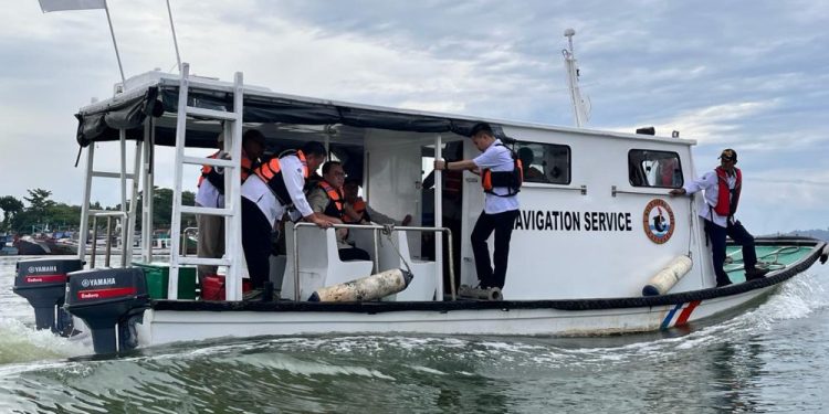 Pemasangan Smart Buoy di Tanjung Intan untuk Tingkatkan Keselamatan Pelayaran