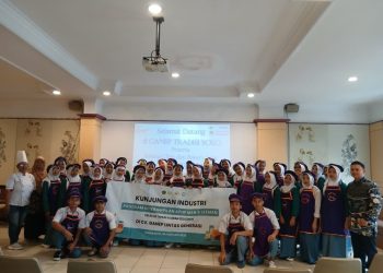 Siswa MAN 4 Sleman Kunjungi Pabrik Roti Ganep di Solo