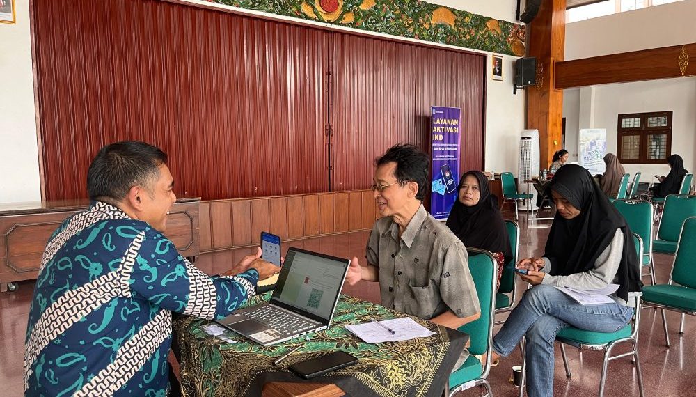 91 Warga Caturtunggal Ikuti Layanan Terpadu IKD dan BPJS Kesehatan