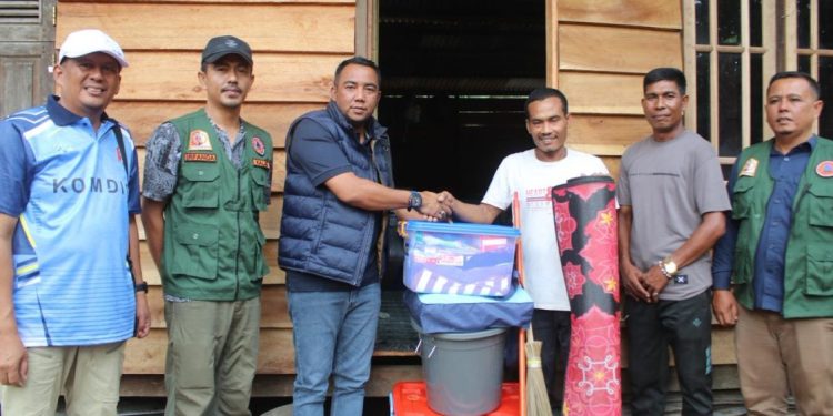 Wakil Bupati Nagan Raya Pantau Pembangunan Huntara dan Salurkan Bantuan