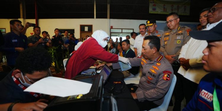 Kapolri Berpartisipasi dalam Donor Darah pada Perayaan HUT ke-53 KSPSI