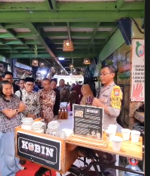 Program Kobin, Upaya Bhabinkamtibmas Jatim Dekatkan Diri dengan Warga