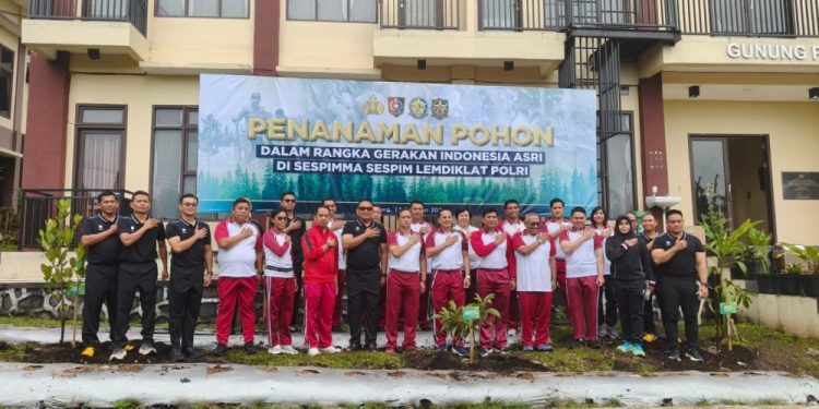 Brigjen Pol Victor Togi Tambunan Pimpin Penanaman Pohon Bersama Sespimma Angkatan 75