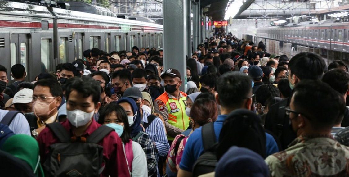 Penurunan Kelas Menengah di Indonesia dan Tantangan Lapangan Kerja