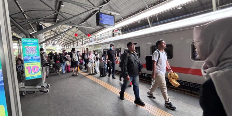KAI Daop 8 Surabaya Layani 215 Ribu Penumpang Selama Libur Imlek 2026