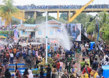 Wali Kota Pekanbaru Rayakan Tradisi Petang Belimau Bersama Warga