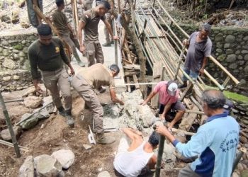 Polda NTT Bangun Jembatan Penghubung di Kabupaten Alor