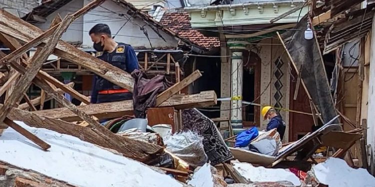 Polisi Lakukan Olah TKP Ledakan Petasan di Situbondo