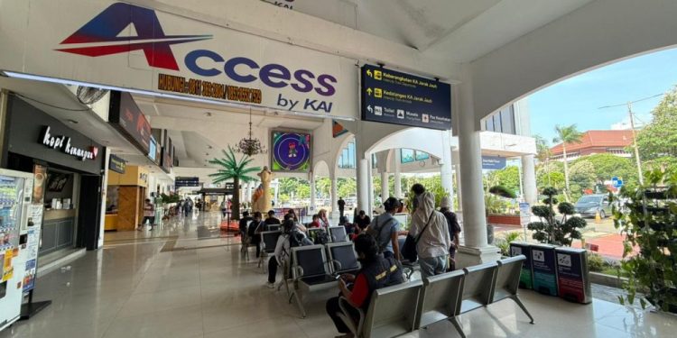 Tiket Lebaran KAI Daop 8 Surabaya Laris Manis