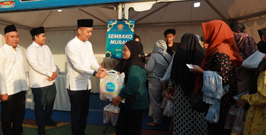PLN Gelar Acara Cahaya Ramadan dan Bagikan Mobil Listrik di Gresik