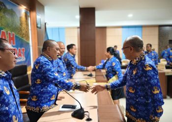 Wakil Bupati Raja Ampat Tekankan Pentingnya Koordinasi dalam Sertijab Eselon II